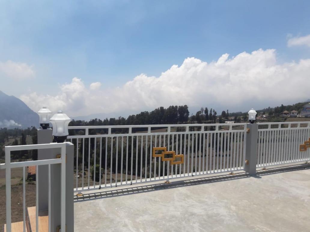 Bromo Otix Guest House الغرفة الصورة